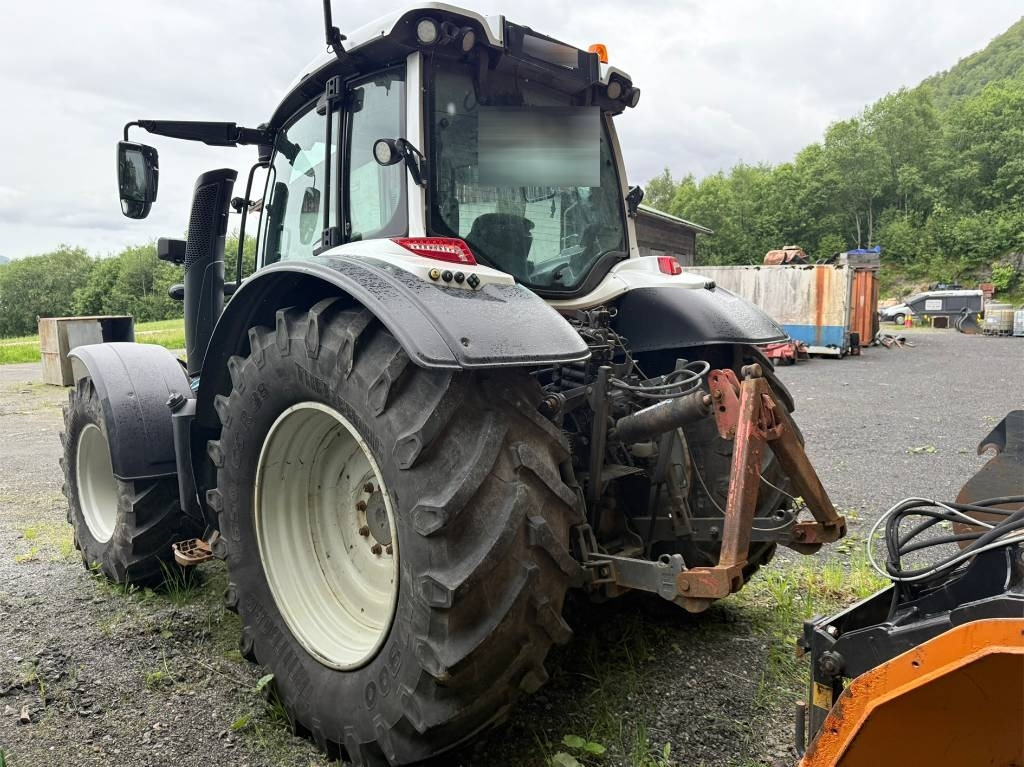 Valtra N 174 med frontlaster - Tracteur agricole: photos 5 Valtra N 174 med frontlaster - Tracteur agricole: photos 5