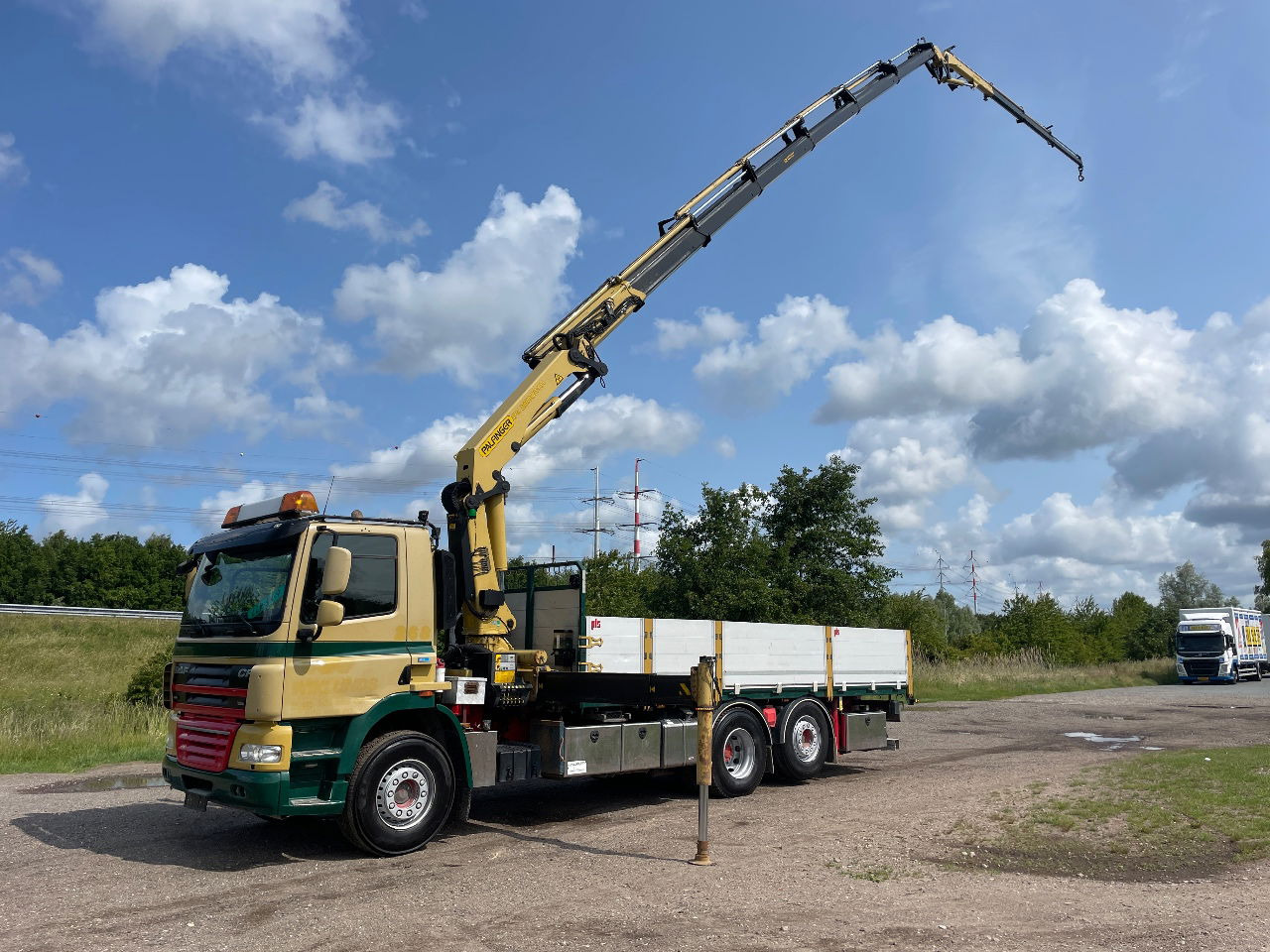 DAF CF 85.360 CF with Palfinger PK26002 with jib crane - Camion grue: photos 1 DAF CF 85.360 CF with Palfinger PK26002 with jib crane - Camion grue: photos 1
