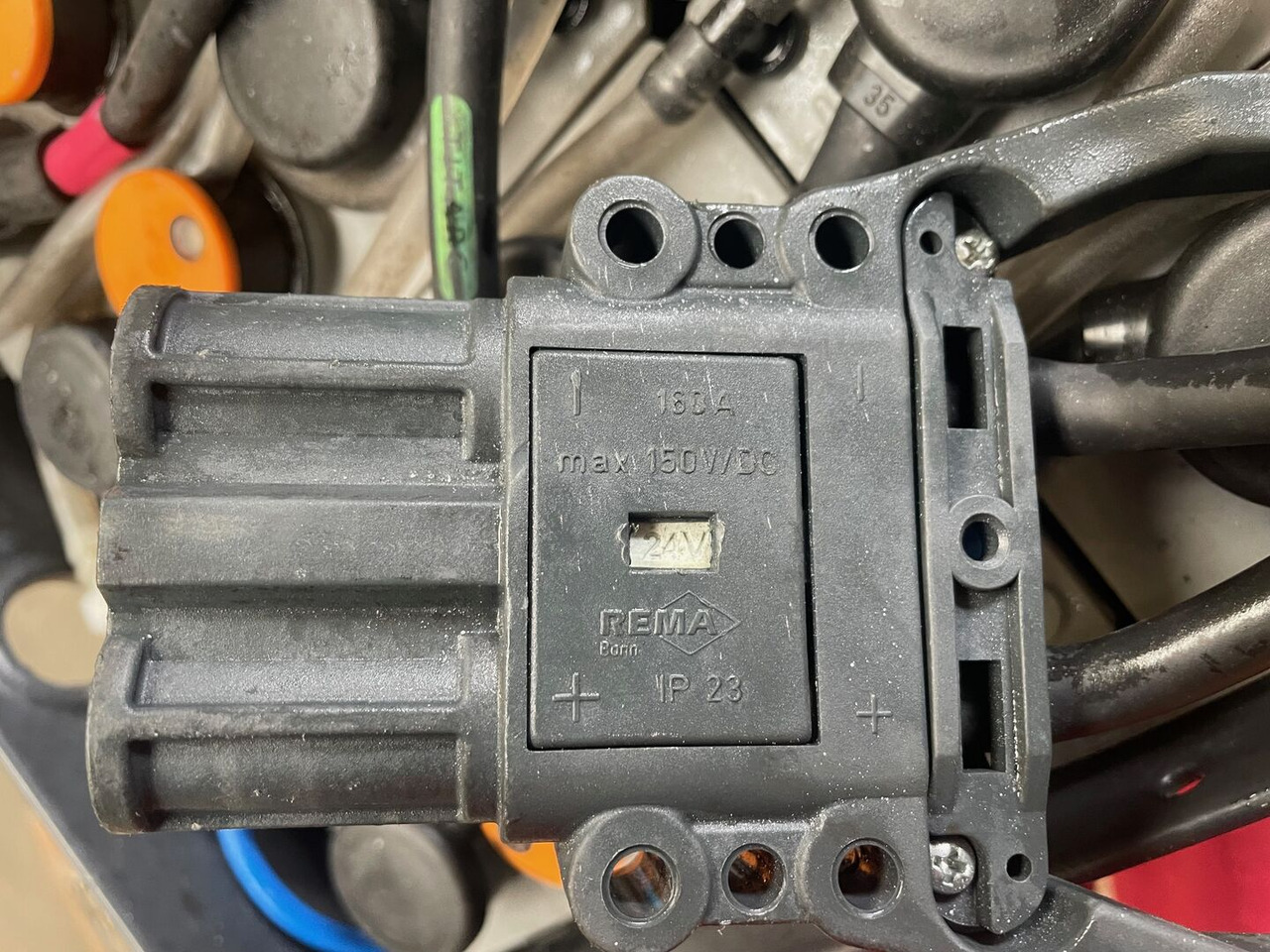 Hawker 24 Volt I 3 PZS 375 - Accumulateur pour Matériel de manutention: photos 4 Hawker 24 Volt I 3 PZS 375 - Accumulateur pour Matériel de manutention: photos 4