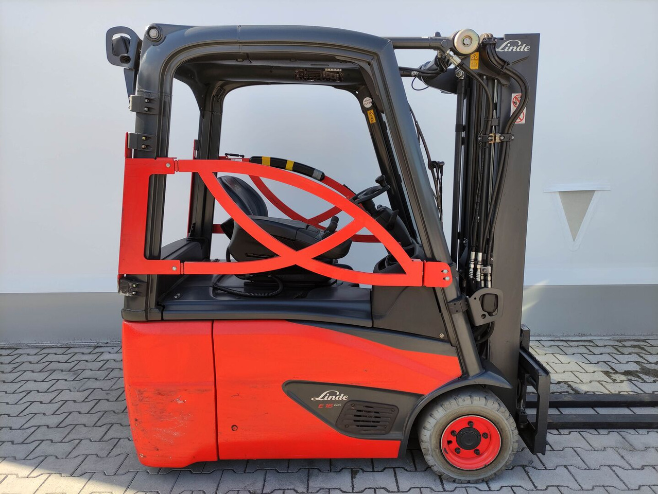 Linde E16-02-EVO-386 - Chariot élévateur électrique: photos 2 Linde E16-02-EVO-386 - Chariot élévateur électrique: photos 2