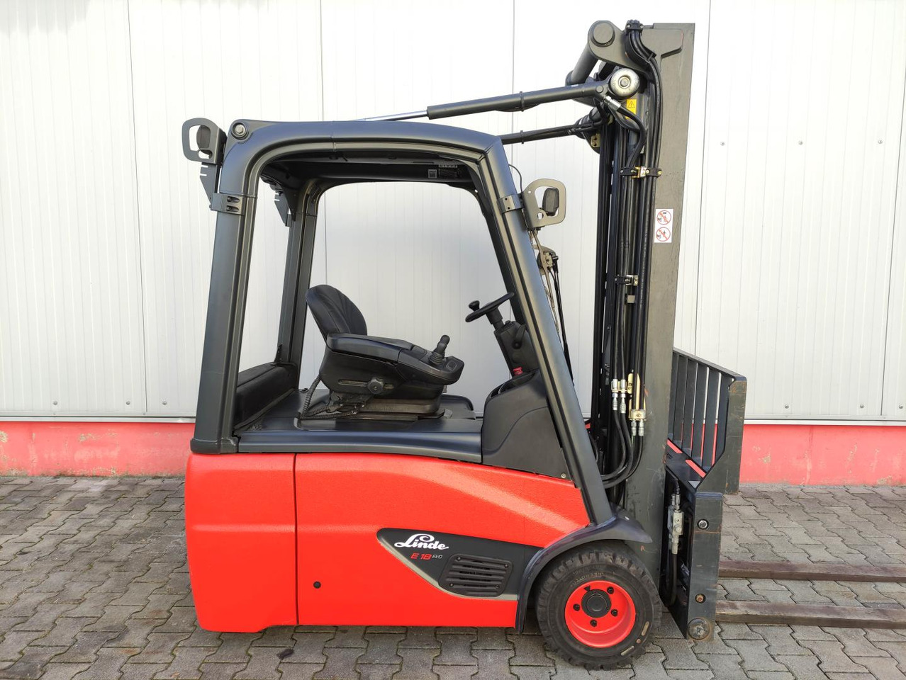 Linde E18-02-386 (LACK NEU) - Chariot élévateur électrique: photos 2 Linde E18-02-386 (LACK NEU) - Chariot élévateur électrique: photos 2