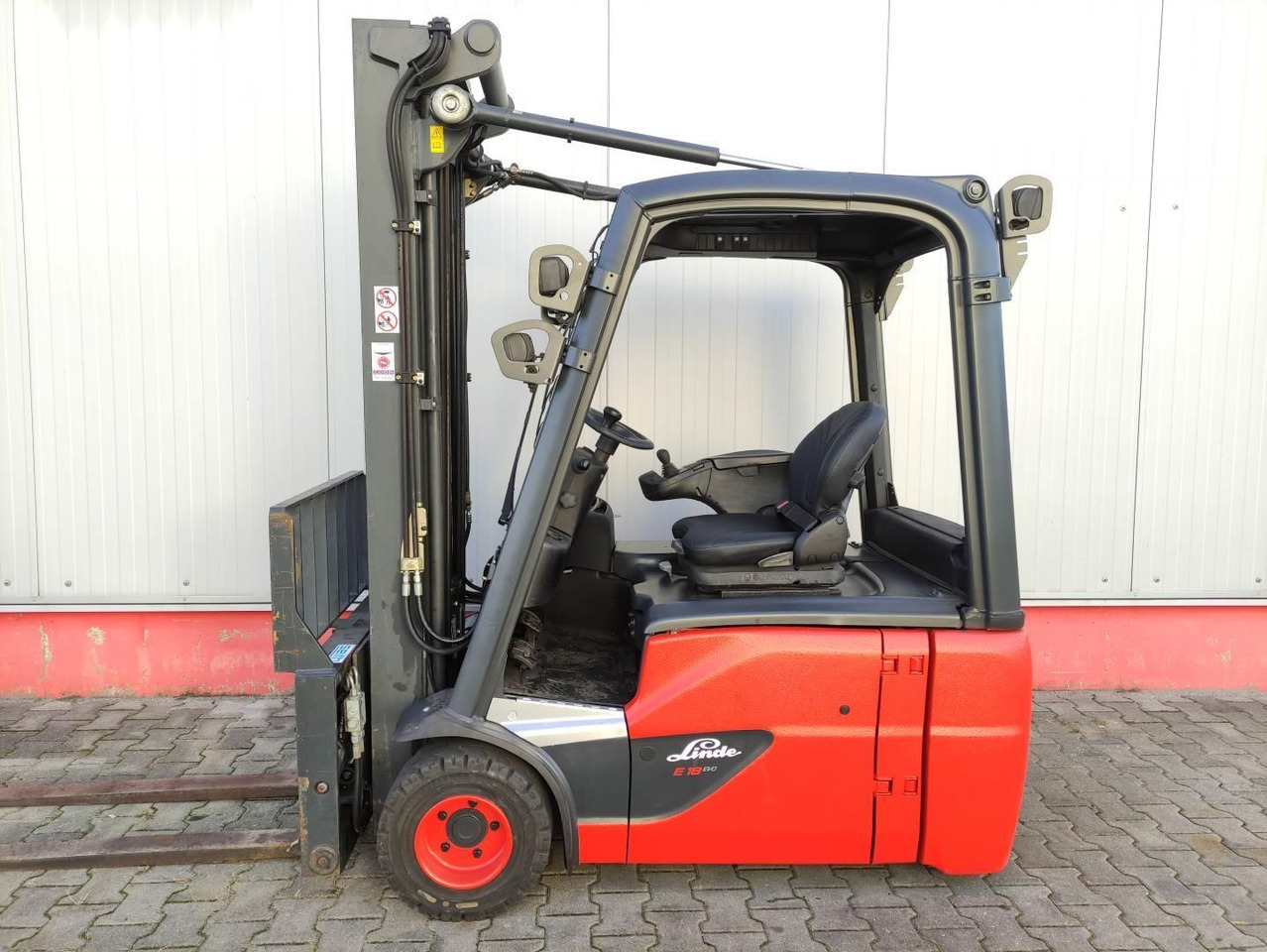 Linde E18-02-386 (LACK NEU) - Chariot élévateur électrique: photos 1 Linde E18-02-386 (LACK NEU) - Chariot élévateur électrique: photos 1