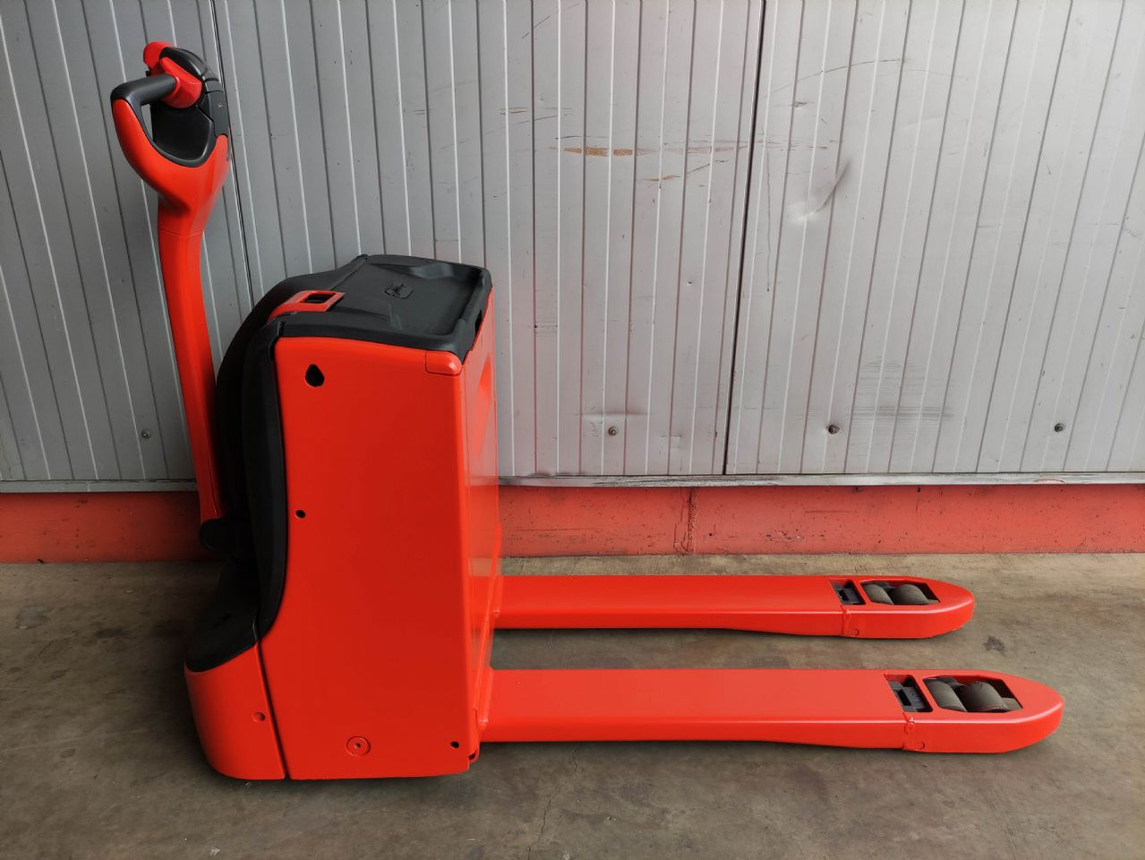 Linde T18-1152 (LACK NEU) - Transpalette: photos 2 Linde T18-1152 (LACK NEU) - Transpalette: photos 2