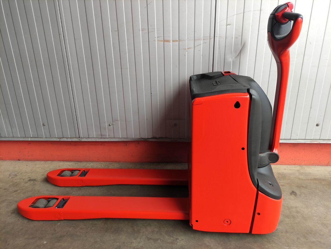 Linde T18-1152 (LACK NEU) - Transpalette: photos 1 Linde T18-1152 (LACK NEU) - Transpalette: photos 1