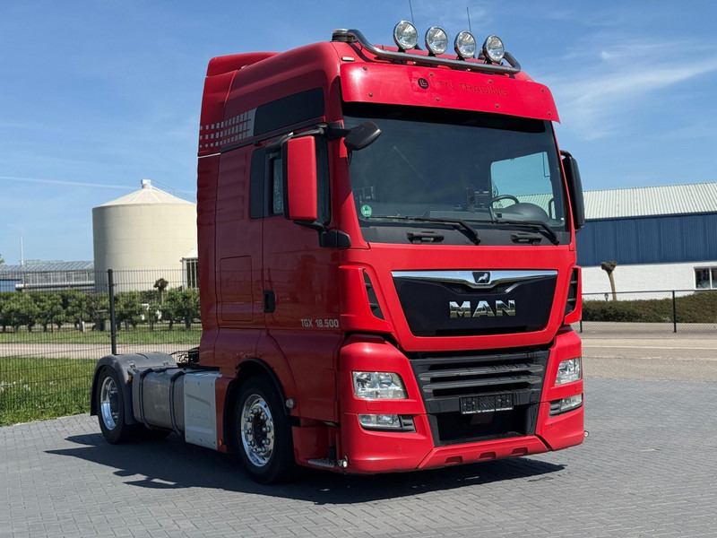 MAN 18.500 FULL AIR, ALCOA, TV, INVERTER, MICROWAVE, TOP. - Tracteur routier: photos 1 MAN 18.500 FULL AIR, ALCOA, TV, INVERTER, MICROWAVE, TOP. - Tracteur routier: photos 1