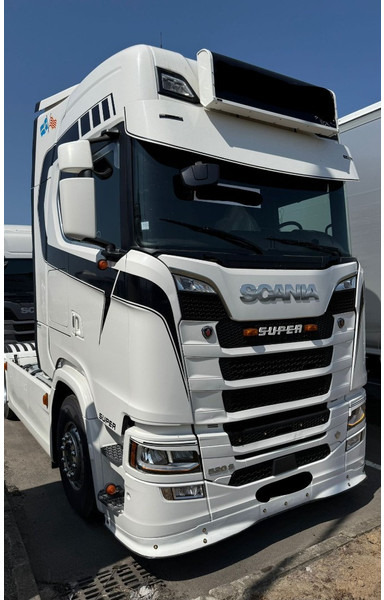 Scania 520S V8 NGS FULL SPOILER, PARK COOLER, FULL AIR, RETARDER, 6 BALLOONS. - Tracteur routier: photos 3 Scania 520S V8 NGS FULL SPOILER, PARK COOLER, FULL AIR, RETARDER, 6 BALLOONS. - Tracteur routier: photos 3