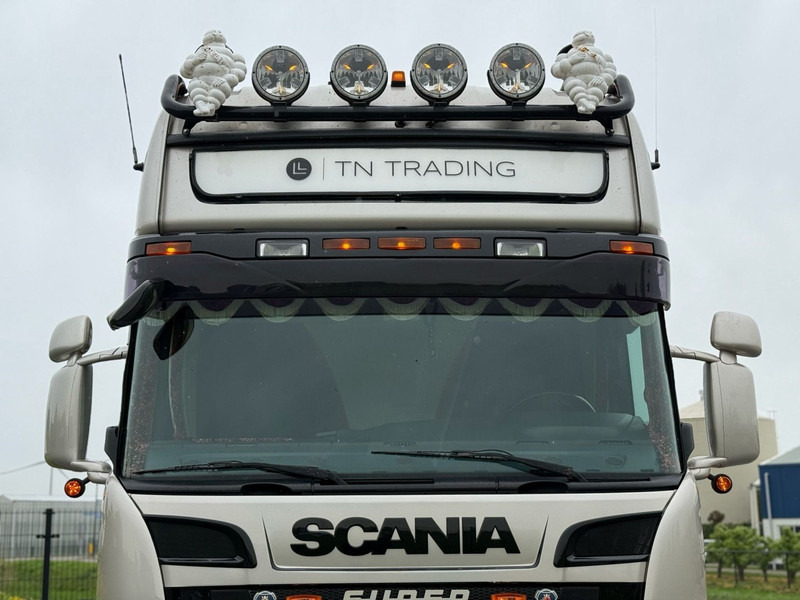 Scania R 580 SHOWTRUCK, VOLLUCHT, VOL SPOILER, RETARDER, SCHUIFSCHOTEL. - Tracteur routier: photos 4 Scania R 580 SHOWTRUCK, VOLLUCHT, VOL SPOILER, RETARDER, SCHUIFSCHOTEL. - Tracteur routier: photos 4