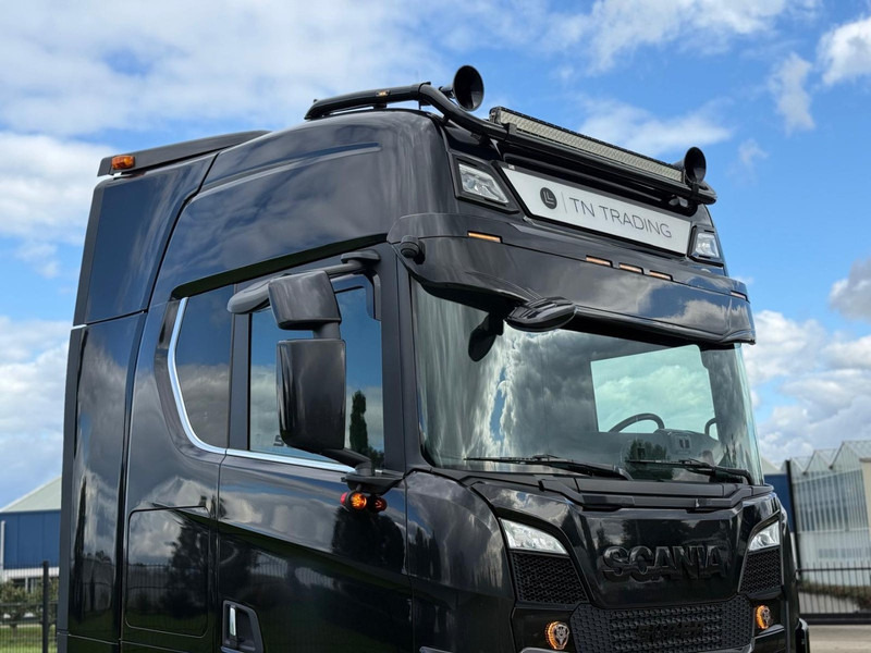 Scania S520 V8 NGS EURO 6D, VOLLUCHT, RETARDER, 6 PUNTS LUCHTVERING, LEER, ALCOA. - Tracteur routier: photos 2 Scania S520 V8 NGS EURO 6D, VOLLUCHT, RETARDER, 6 PUNTS LUCHTVERING, LEER, ALCOA. - Tracteur routier: photos 2