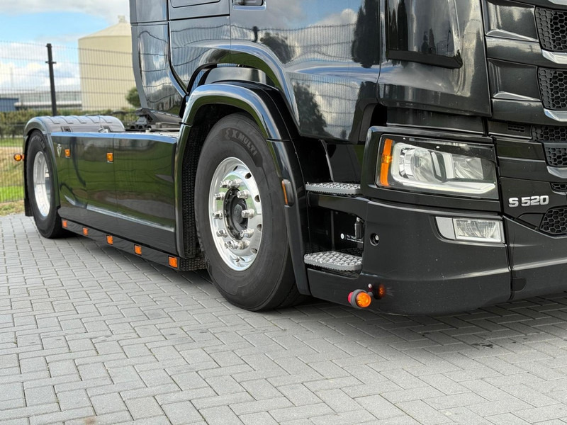 Scania S520 V8 NGS EURO 6D, VOLLUCHT, RETARDER, 6 PUNTS LUCHTVERING, LEER, ALCOA. - Tracteur routier: photos 3 Scania S520 V8 NGS EURO 6D, VOLLUCHT, RETARDER, 6 PUNTS LUCHTVERING, LEER, ALCOA. - Tracteur routier: photos 3