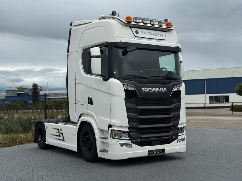 Scania S590 V8 NGS FULL AIR, PARK COOL, RETARDER, 2 TANKS. - Tracteur routier: photos 1 Scania S590 V8 NGS FULL AIR, PARK COOL, RETARDER, 2 TANKS. - Tracteur routier: photos 1