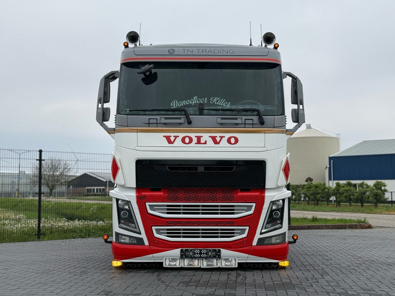 Volvo FH 13.500 SHOWTRUCK, VOLLUCHT, EURO 6, 6X2/4, PTO, SHOW INTERIEUR. - Tracteur routier: photos 2 Volvo FH 13.500 SHOWTRUCK, VOLLUCHT, EURO 6, 6X2/4, PTO, SHOW INTERIEUR. - Tracteur routier: photos 2