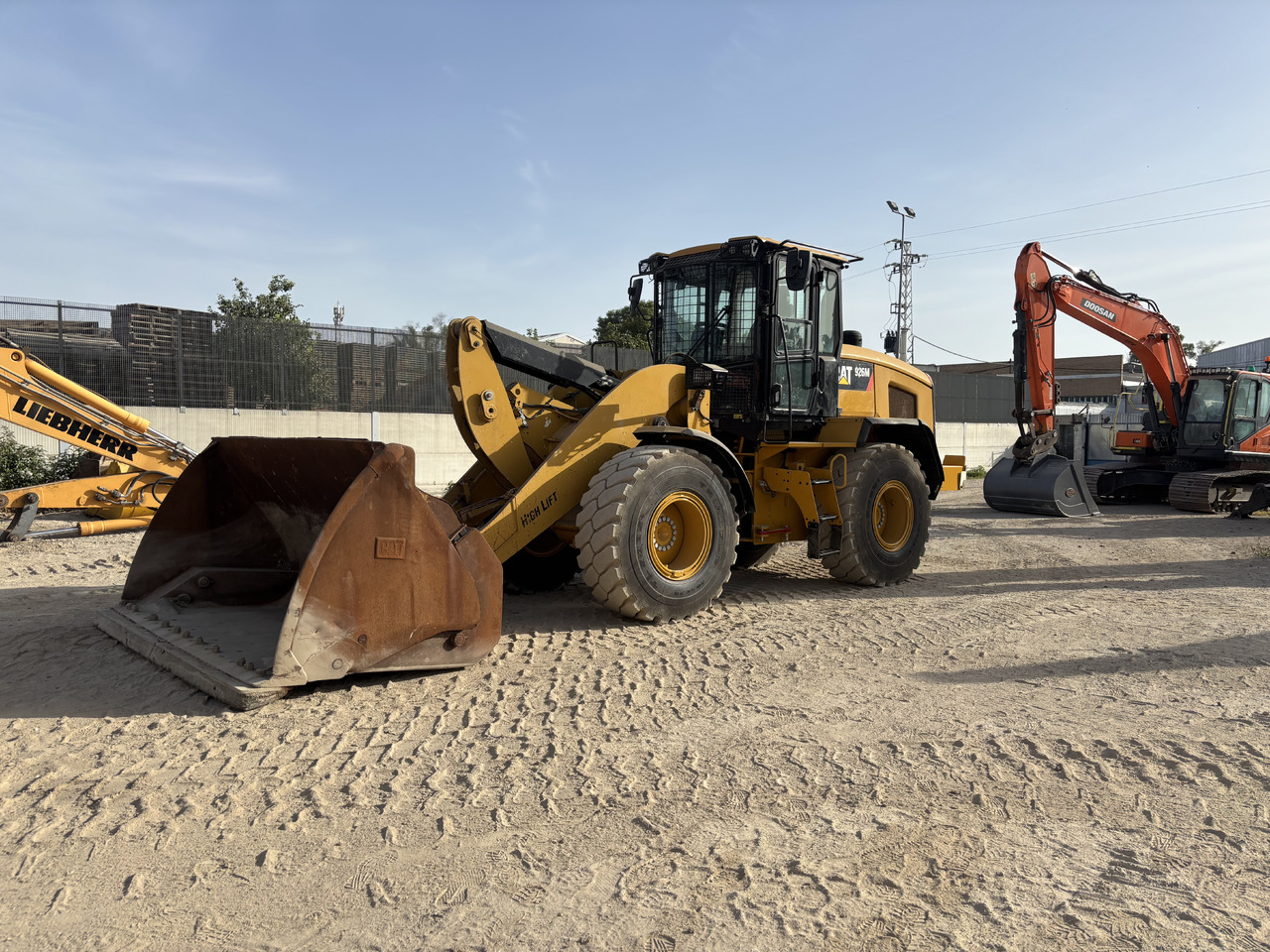 CATERPILLAR 926M - Chargeuse sur pneus: photos 1 CATERPILLAR 926M - Chargeuse sur pneus: photos 1