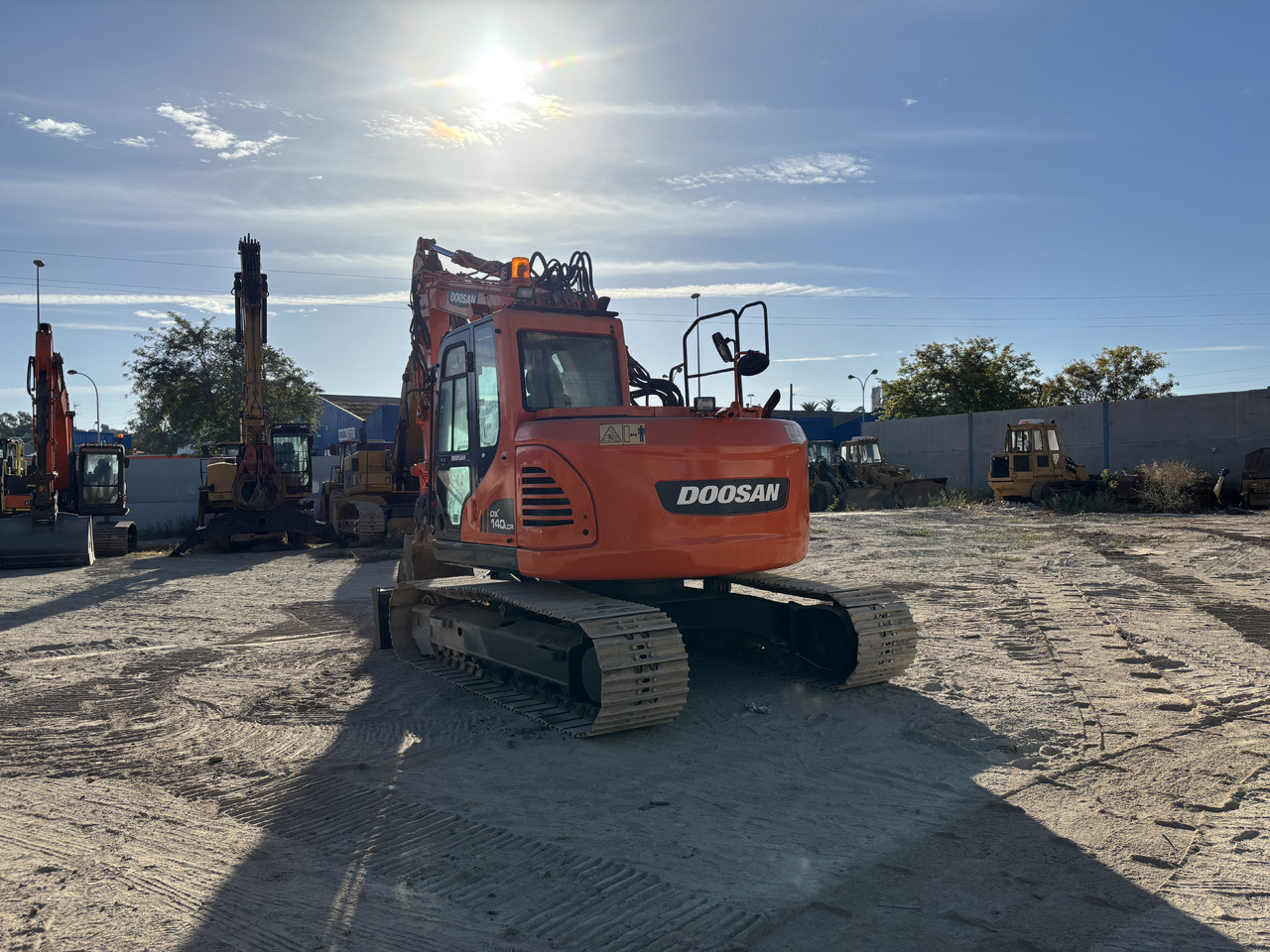 DOOSAN DX140-3 - Pelle sur chenille: photos 3 DOOSAN DX140-3 - Pelle sur chenille: photos 3