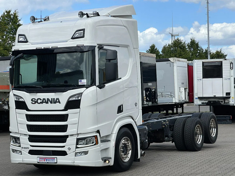 Scania R660 V8 6x4 Chassis with Lift-Axle / Retarder / 445 Tkm / Wb 4.75 / Full Air! - Châssis cabine: photos 1 Scania R660 V8 6x4 Chassis with Lift-Axle / Retarder / 445 Tkm / Wb 4.75 / Full Air! - Châssis cabine: photos 1