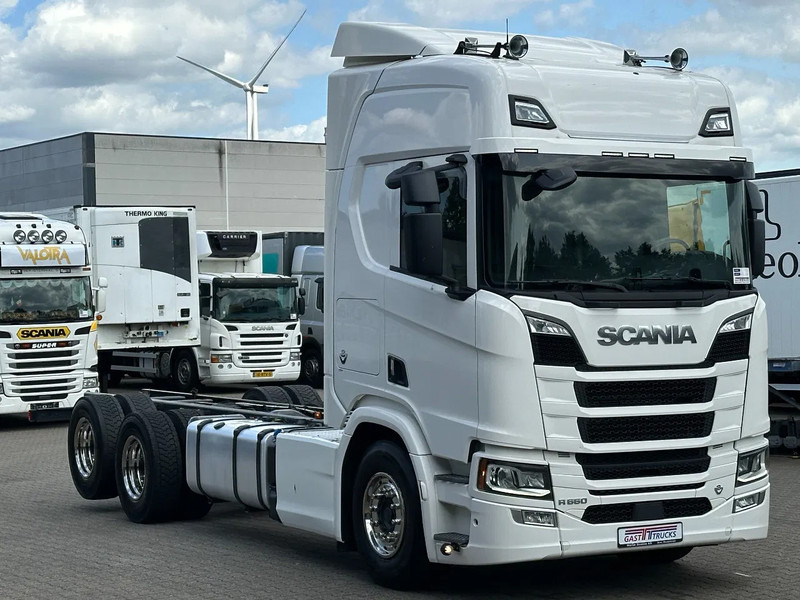 Scania R660 V8 6x4 Chassis with Lift-Axle / Retarder / 445 Tkm / Wb 4.75 / Full Air! - Châssis cabine: photos 2 Scania R660 V8 6x4 Chassis with Lift-Axle / Retarder / 445 Tkm / Wb 4.75 / Full Air! - Châssis cabine: photos 2
