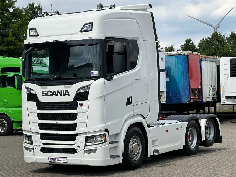 Scania S650 V8 6x2 Boogie / Retarder / 2 Tank / Full Air / Full Spoiler - Tracteur routier: photos 1 Scania S650 V8 6x2 Boogie / Retarder / 2 Tank / Full Air / Full Spoiler - Tracteur routier: photos 1