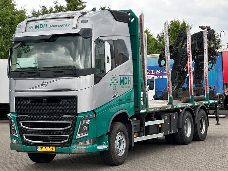 Volvo FH 16.750 6x4 Hiab 125Z Crane Engine Problem! Wood Transporter Euro 6 - Camion grumier: photos 1 Volvo FH 16.750 6x4 Hiab 125Z Crane Engine Problem! Wood Transporter Euro 6 - Camion grumier: photos 1