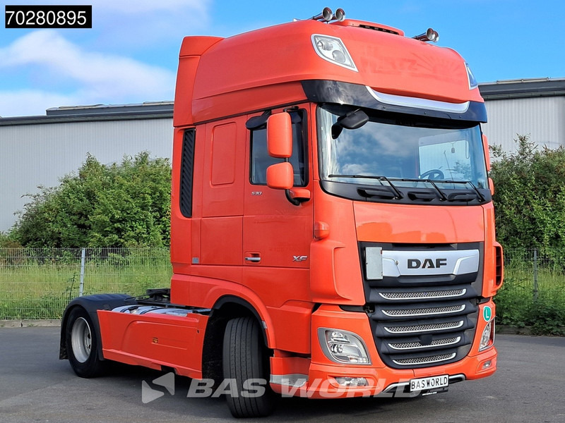 DAF XF 530 4X2 SSC Retarder 2x Tanks Standklima Navi ACC LED - Tracteur routier: photos 3 DAF XF 530 4X2 SSC Retarder 2x Tanks Standklima Navi ACC LED - Tracteur routier: photos 3