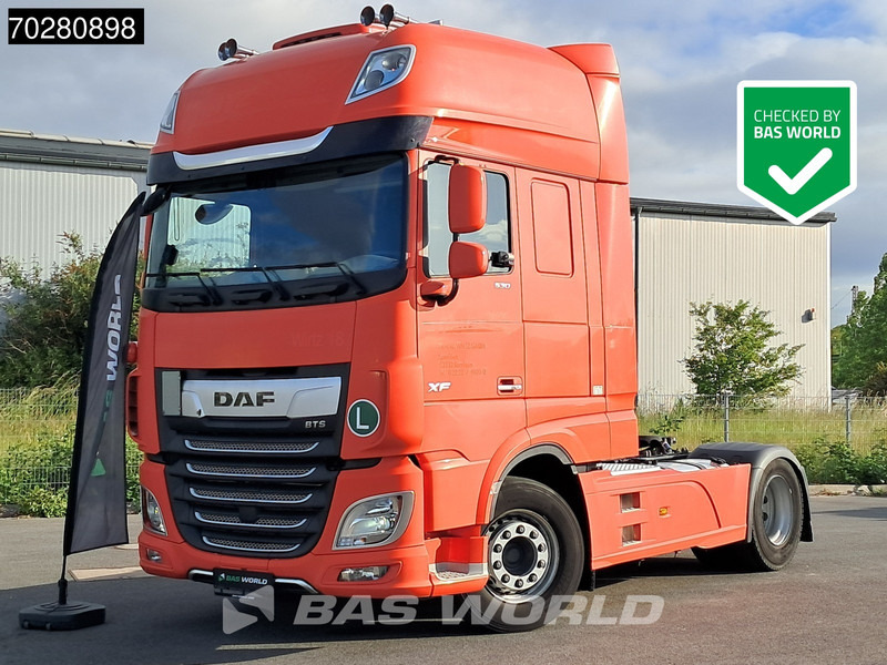 DAF XF 530 4X2 SSC Retarder 2x Tanks Standklima Navi ACC LED - Tracteur routier: photos 1 DAF XF 530 4X2 SSC Retarder 2x Tanks Standklima Navi ACC LED - Tracteur routier: photos 1