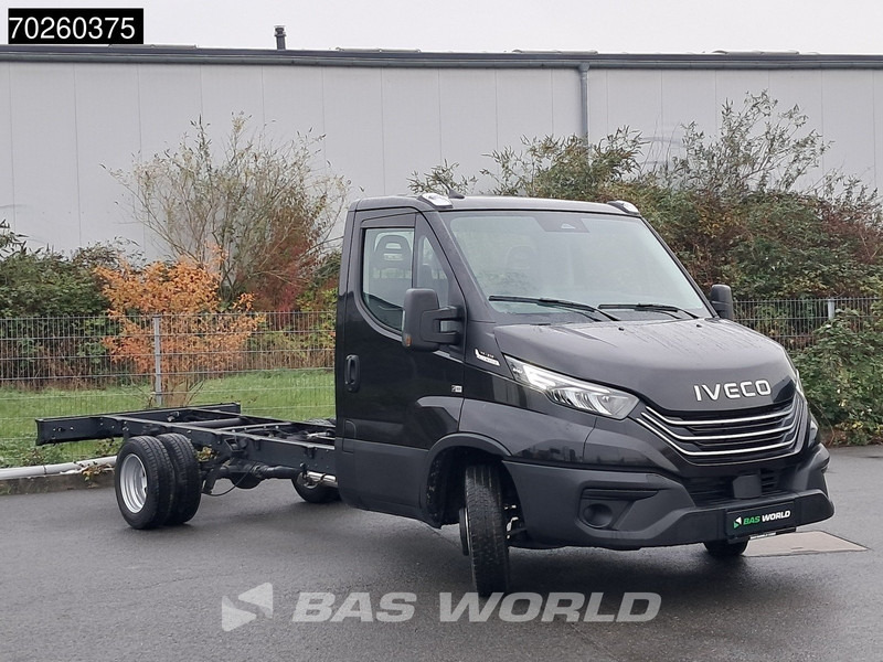 Iveco Daily 35C21 Neu! 3.0L 2025-Modell Automatik 210PS Radstand 410 Fahrgestell Doppelbereifung LED ACC Klima Euro6 Chassis A/C - Véhicule utilitaire: photos 3 Iveco Daily 35C21 Neu! 3.0L 2025-Modell Automatik 210PS Radstand 410 Fahrgestell Doppelbereifung LED ACC Klima Euro6 Chassis A/C - Véhicule utilitaire: photos 3
