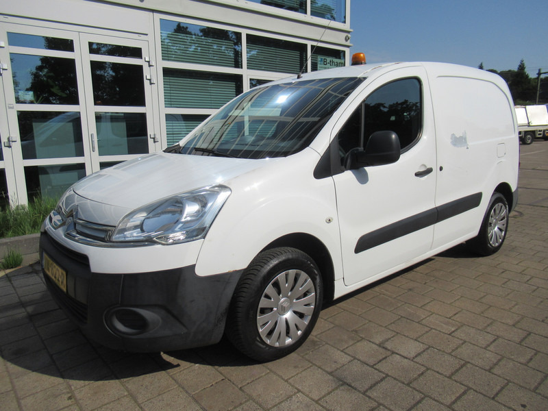 Citroën Berlingo 1.6 e-HDI 700 Club Automaat AIRCO 3-Zitpl. - Fourgonnette: photos 4 Citroën Berlingo 1.6 e-HDI 700 Club Automaat AIRCO 3-Zitpl. - Fourgonnette: photos 4