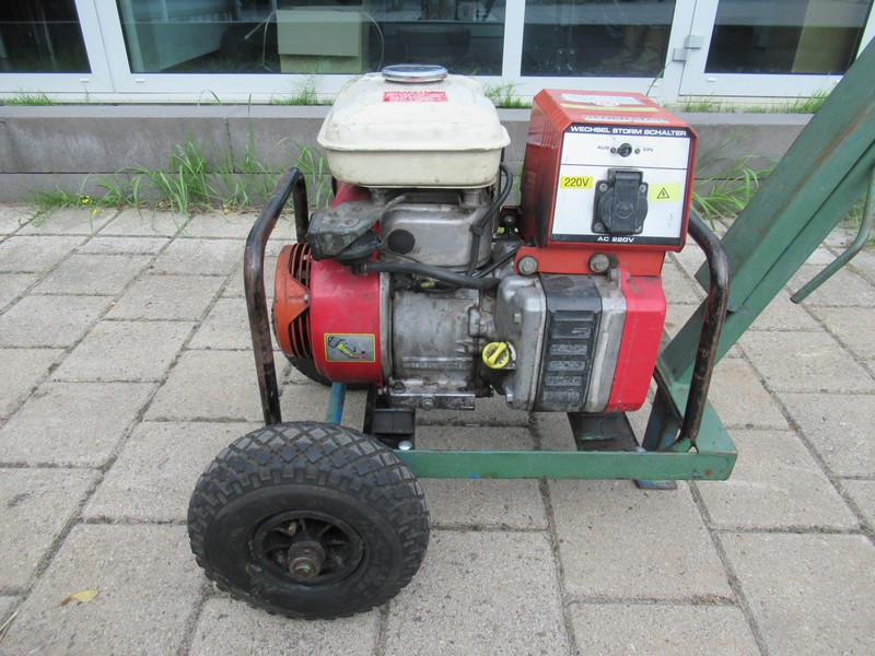 Honda Aggregaat 750 Generator 750W / 220V - Groupe électrogène: photos 2 Honda Aggregaat 750 Generator 750W / 220V - Groupe électrogène: photos 2