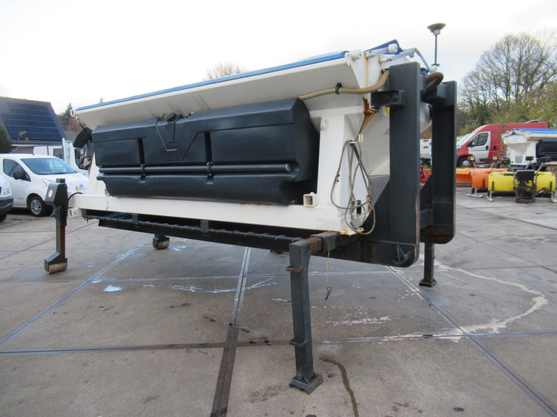 NIDO STRATOS B40-36 PALN-450 Rotopo 4m3 + 2.200L Salzstreuer Saltspreader Zoutstrooier - Epandeur de sable: photos 3 NIDO STRATOS B40-36 PALN-450 Rotopo 4m3 + 2.200L Salzstreuer Saltspreader Zoutstrooier - Epandeur de sable: photos 3