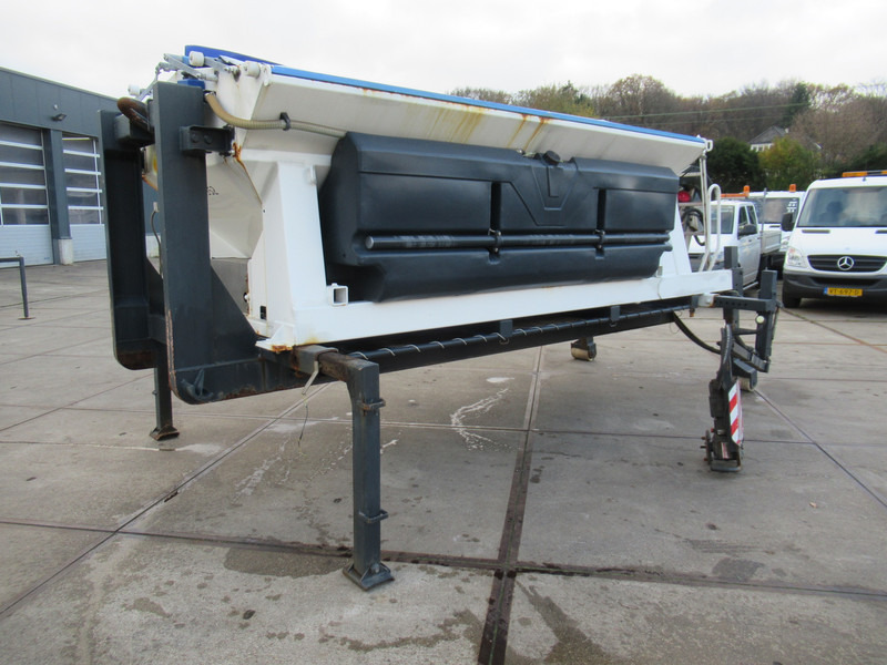 NIDO STRATOS B40-36 PALN-450 Rotopo 4m3 + 2.200L Salzstreuer Saltspreader Zoutstrooier - Epandeur de sable: photos 5 NIDO STRATOS B40-36 PALN-450 Rotopo 4m3 + 2.200L Salzstreuer Saltspreader Zoutstrooier - Epandeur de sable: photos 5