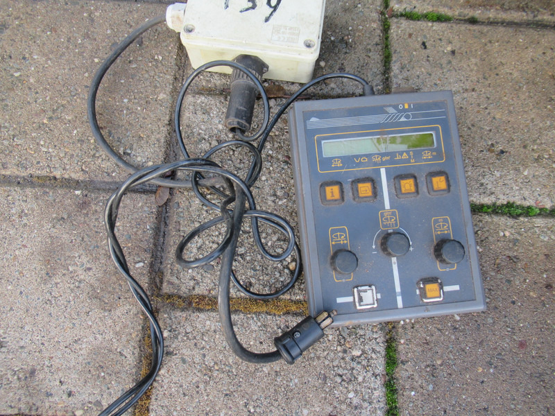 NIDO Stratos B11-18 AWAXN 1,1M3 + 500 L Zoutstrooier Saltzstreuer - Epandeur de sable: photos 3 NIDO Stratos B11-18 AWAXN 1,1M3 + 500 L Zoutstrooier Saltzstreuer - Epandeur de sable: photos 3