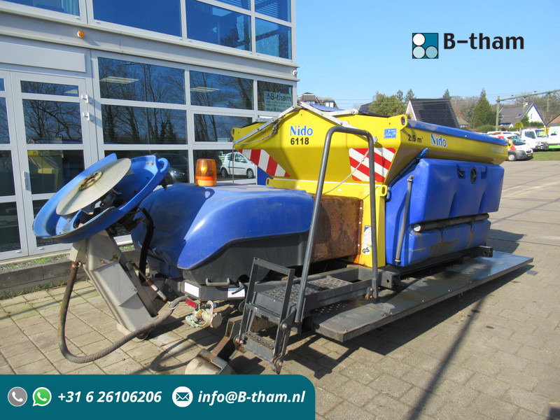 NIDO Stratos B25-27 VCLN-490 HYDRO 2,5m3 + 1.210 L. Hooklift - Epandeur de sable: photos 1 NIDO Stratos B25-27 VCLN-490 HYDRO 2,5m3 + 1.210 L. Hooklift - Epandeur de sable: photos 1
