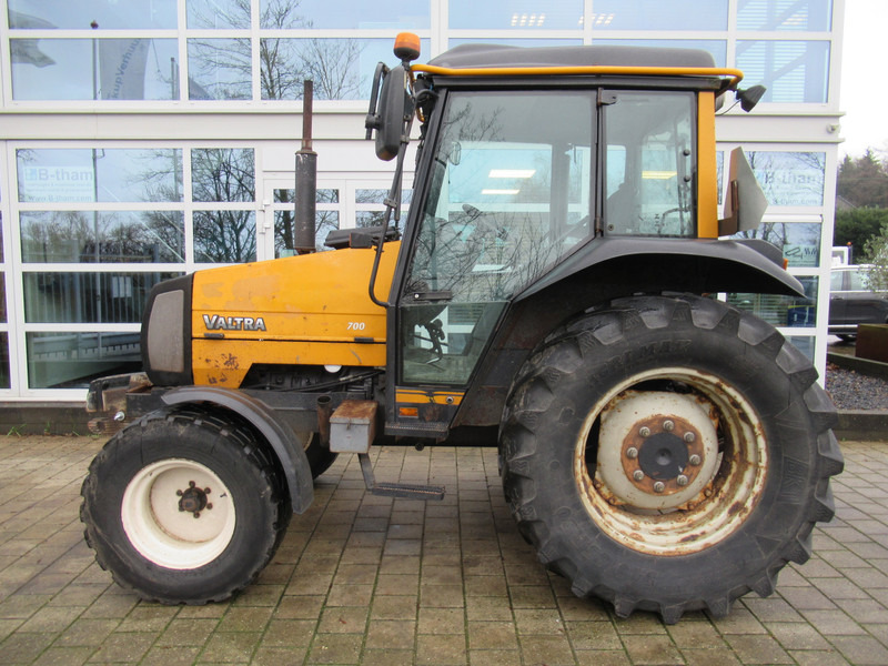 Valtra 700 4x2 VALMET - Tracteur agricole: photos 3 Valtra 700 4x2 VALMET - Tracteur agricole: photos 3