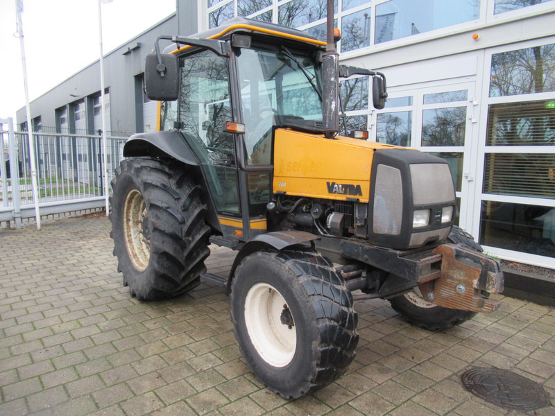 Valtra 700 4x2 VALMET - Tracteur agricole: photos 2 Valtra 700 4x2 VALMET - Tracteur agricole: photos 2