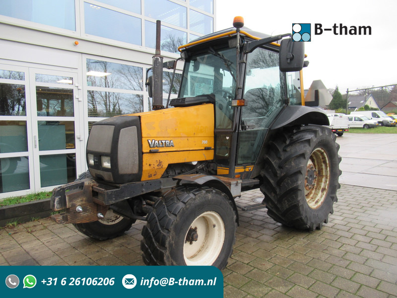 Valtra 700 4x2 VALMET - Tracteur agricole: photos 1 Valtra 700 4x2 VALMET - Tracteur agricole: photos 1