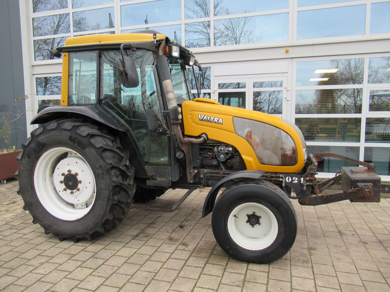 Valtra A75 4x2 + Fronthef VALMET - Tracteur agricole: photos 4 Valtra A75 4x2 + Fronthef VALMET - Tracteur agricole: photos 4