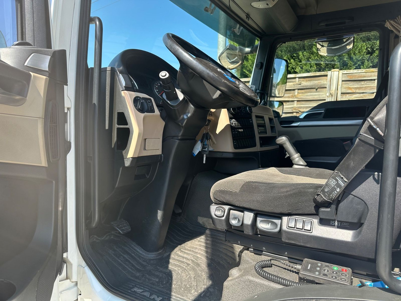 MAN 8.250 TGL*VDI2700*TOP*4-er Zug BFT Anhänger MAN 8.250 TGL*VDI2700*TOP*4x L1H1 - Camion porte-voitures, Véhicule utilitaire: photos 5 MAN 8.250 TGL*VDI2700*TOP*4-er Zug BFT Anhänger MAN 8.250 TGL*VDI2700*TOP*4x L1H1 - Camion porte-voitures, Véhicule utilitaire: photos 5