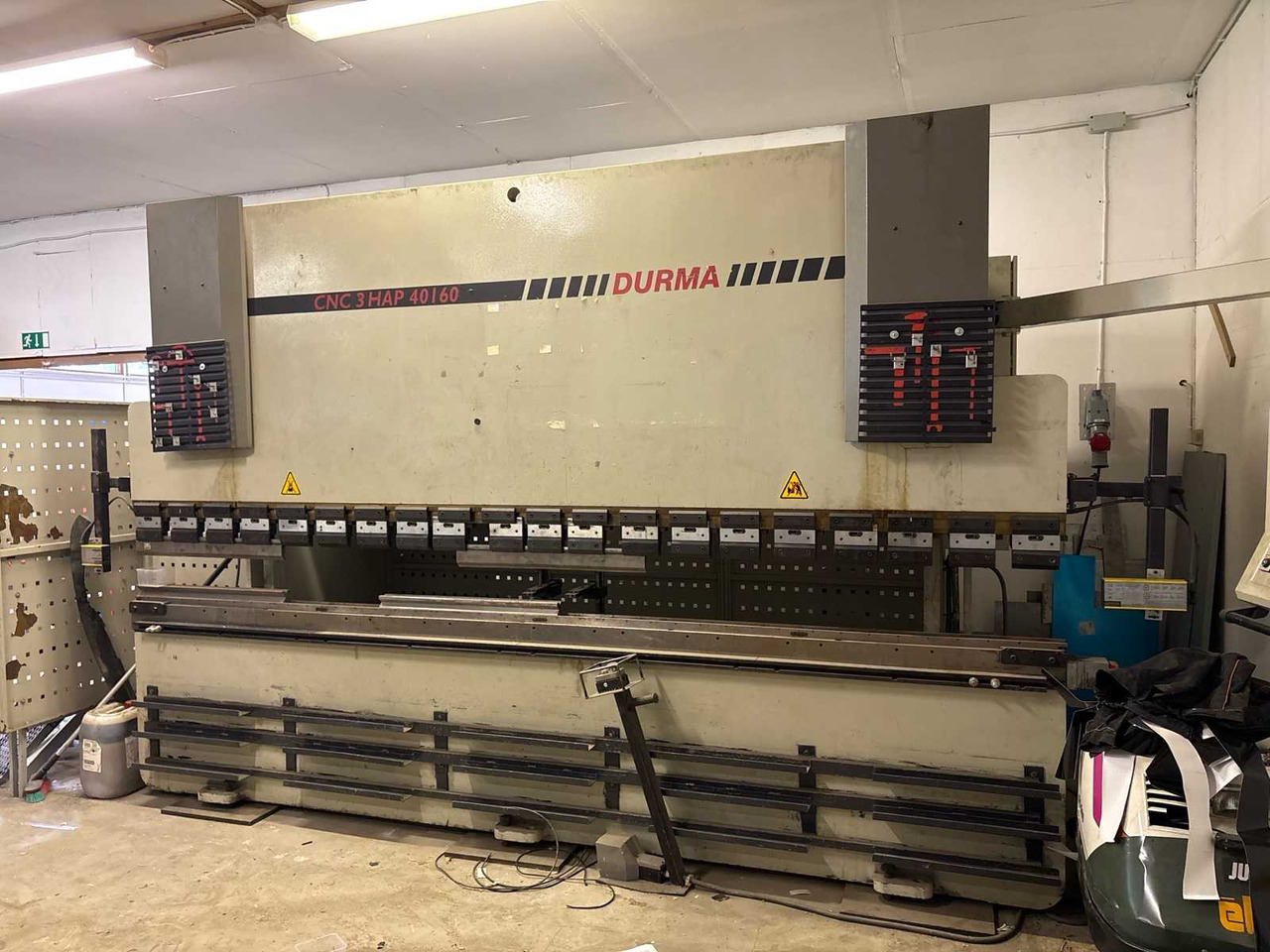 Press brake Durma CNC Hap 40160 - Autre matériel: photos 2 Press brake Durma CNC Hap 40160 - Autre matériel: photos 2