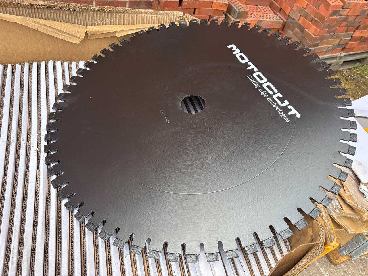 Diamond blade 700mmx60mm - Matériel de béton: photos 1 Diamond blade 700mmx60mm - Matériel de béton: photos 1