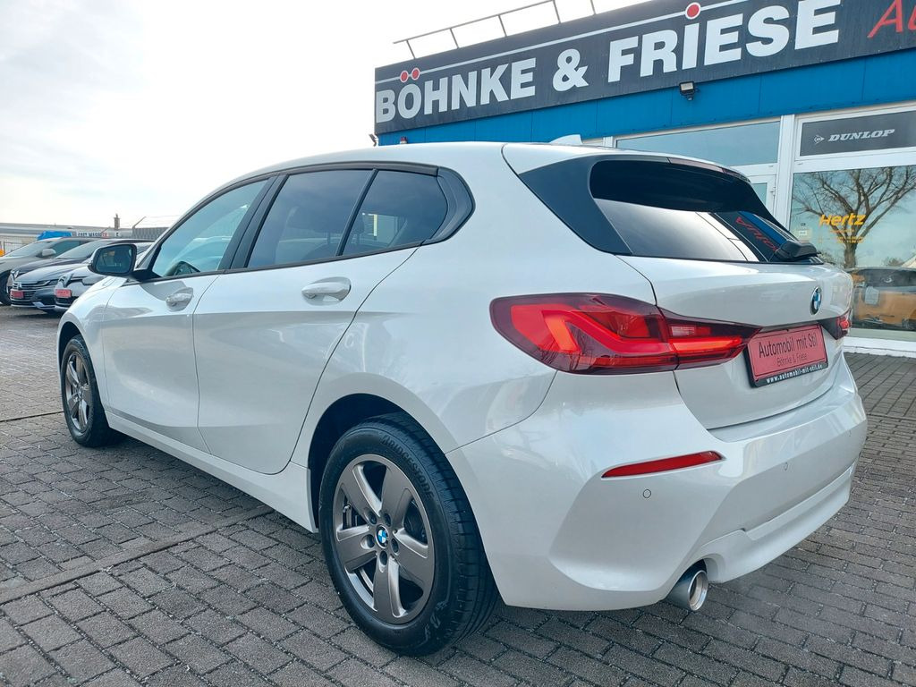BMW 116 Baureihe 1 Lim. 116 i Aut.Advantage Navi LED - Voiture: photos 4 BMW 116 Baureihe 1 Lim. 116 i Aut.Advantage Navi LED - Voiture: photos 4