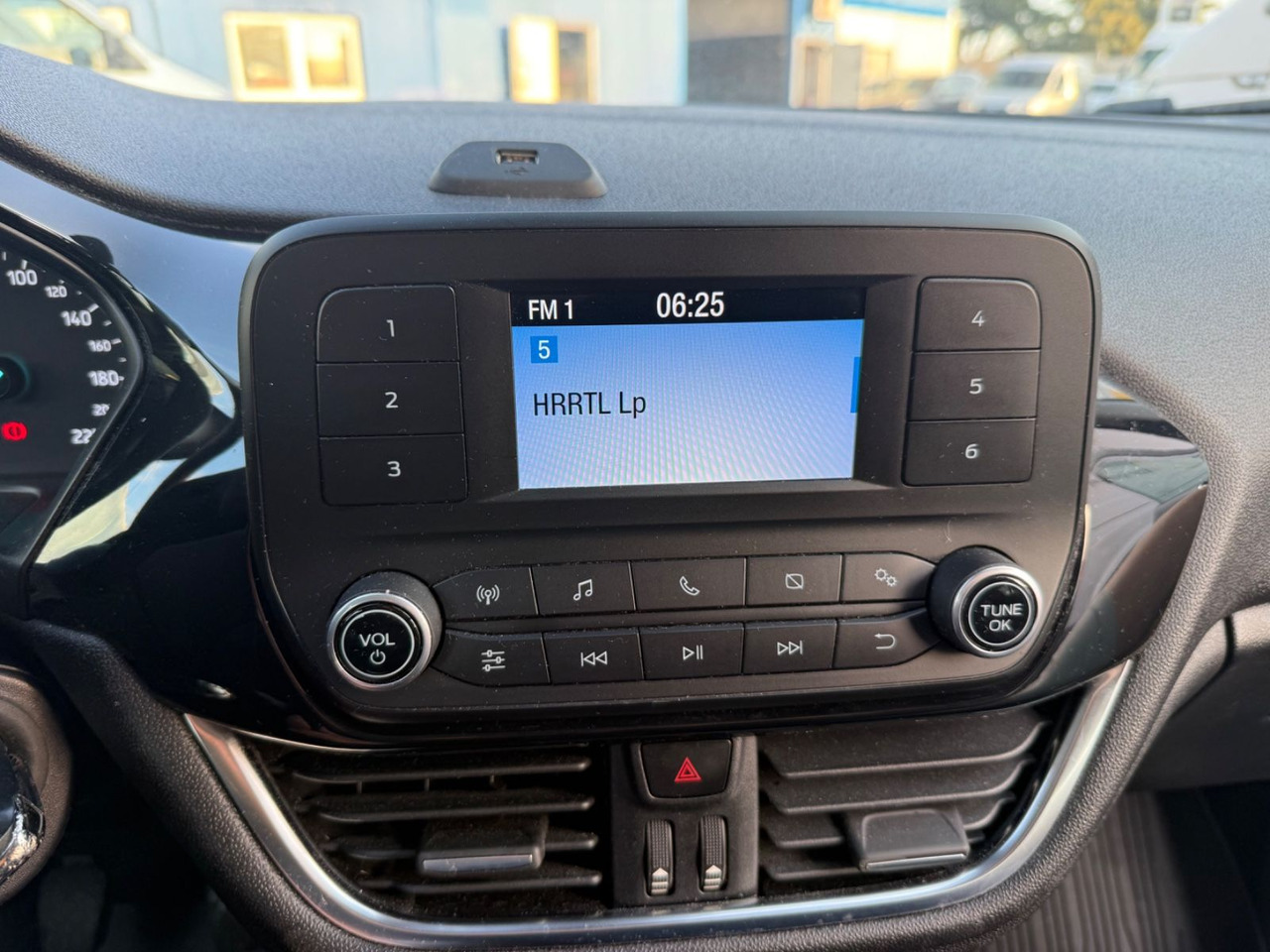 Voiture Ford Fiesta Trend KLIMAA. TEMPOMAT SHZ SPURWECHSEL: photos 20