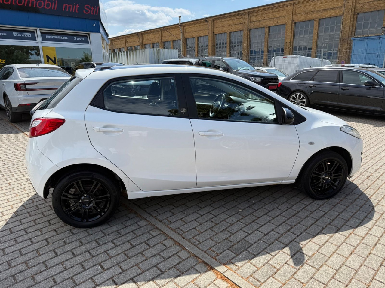 Mazda 2 Lim. 1.3 Origami 5 TÜER KLIMA SHZ TÜV NEU - Voiture: photos 3 Mazda 2 Lim. 1.3 Origami 5 TÜER KLIMA SHZ TÜV NEU - Voiture: photos 3