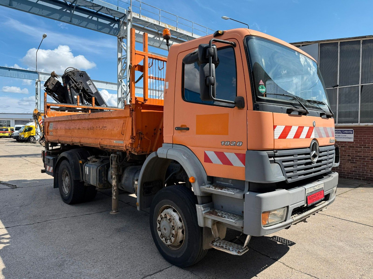 Mercedes-Benz ATEGO 1828 4X4 MEILER + HIAB KRAN 144 FS-3 - Camion benne, Camion grue: photos 1 Mercedes-Benz ATEGO 1828 4X4 MEILER + HIAB KRAN 144 FS-3 - Camion benne, Camion grue: photos 1