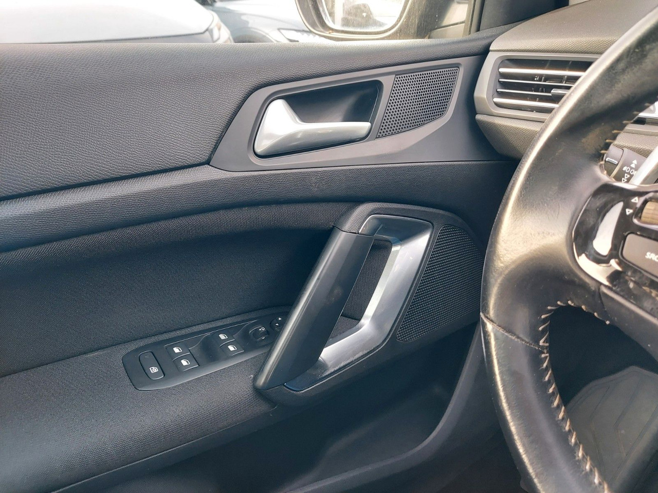 Voiture break Peugeot 308 SW Active Business Panorama DAB Navi LED: photos 8