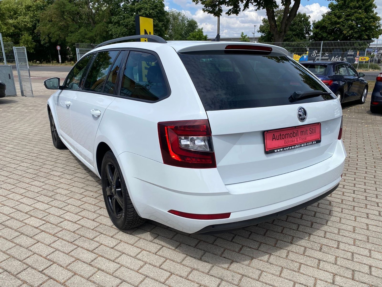 Skoda Octavia Combi Soleil DSG LED Radar ACC - Voiture: photos 4 Skoda Octavia Combi Soleil DSG LED Radar ACC - Voiture: photos 4