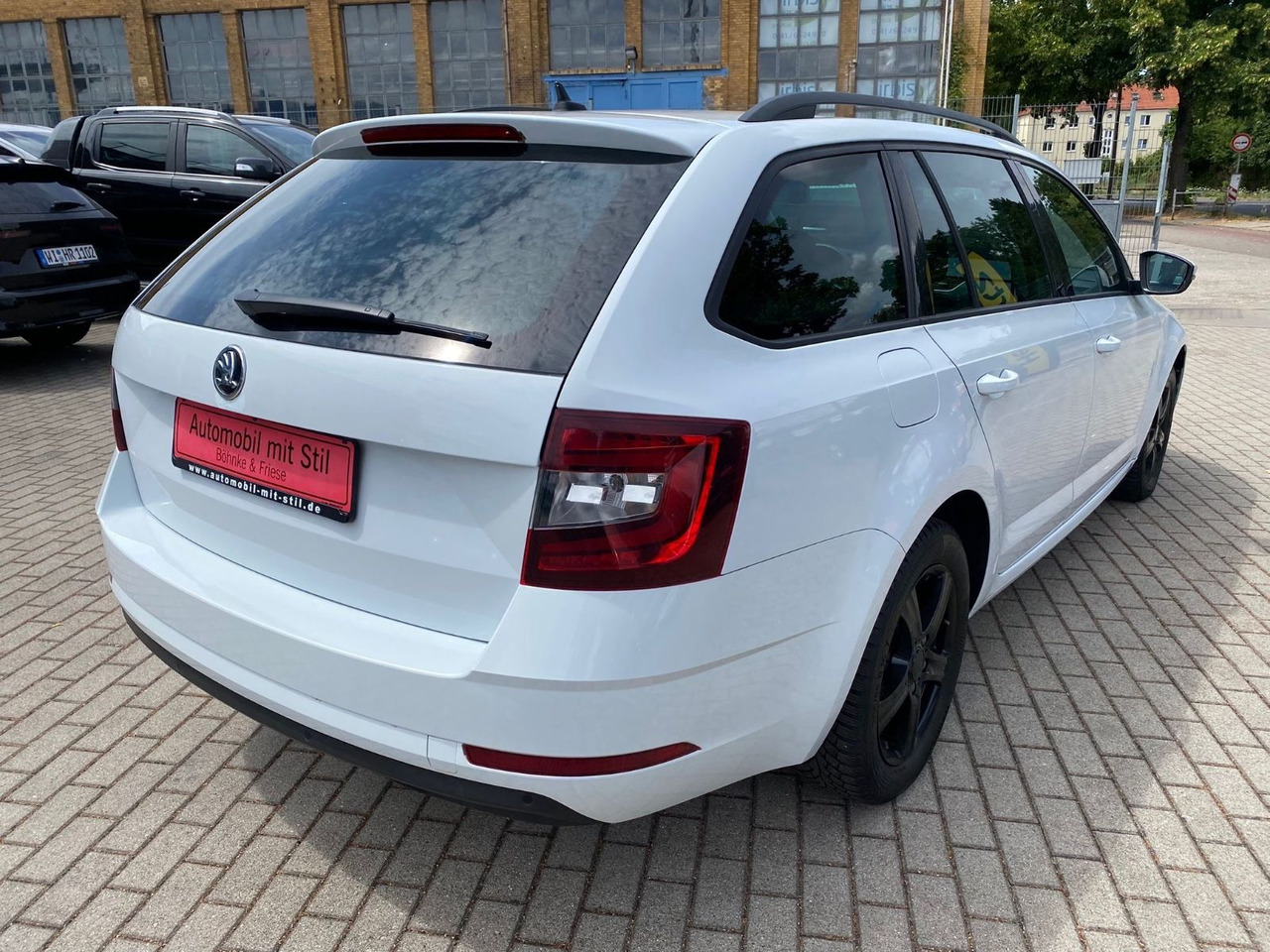 Skoda Octavia Combi Soleil DSG LED Radar ACC - Voiture: photos 2 Skoda Octavia Combi Soleil DSG LED Radar ACC - Voiture: photos 2