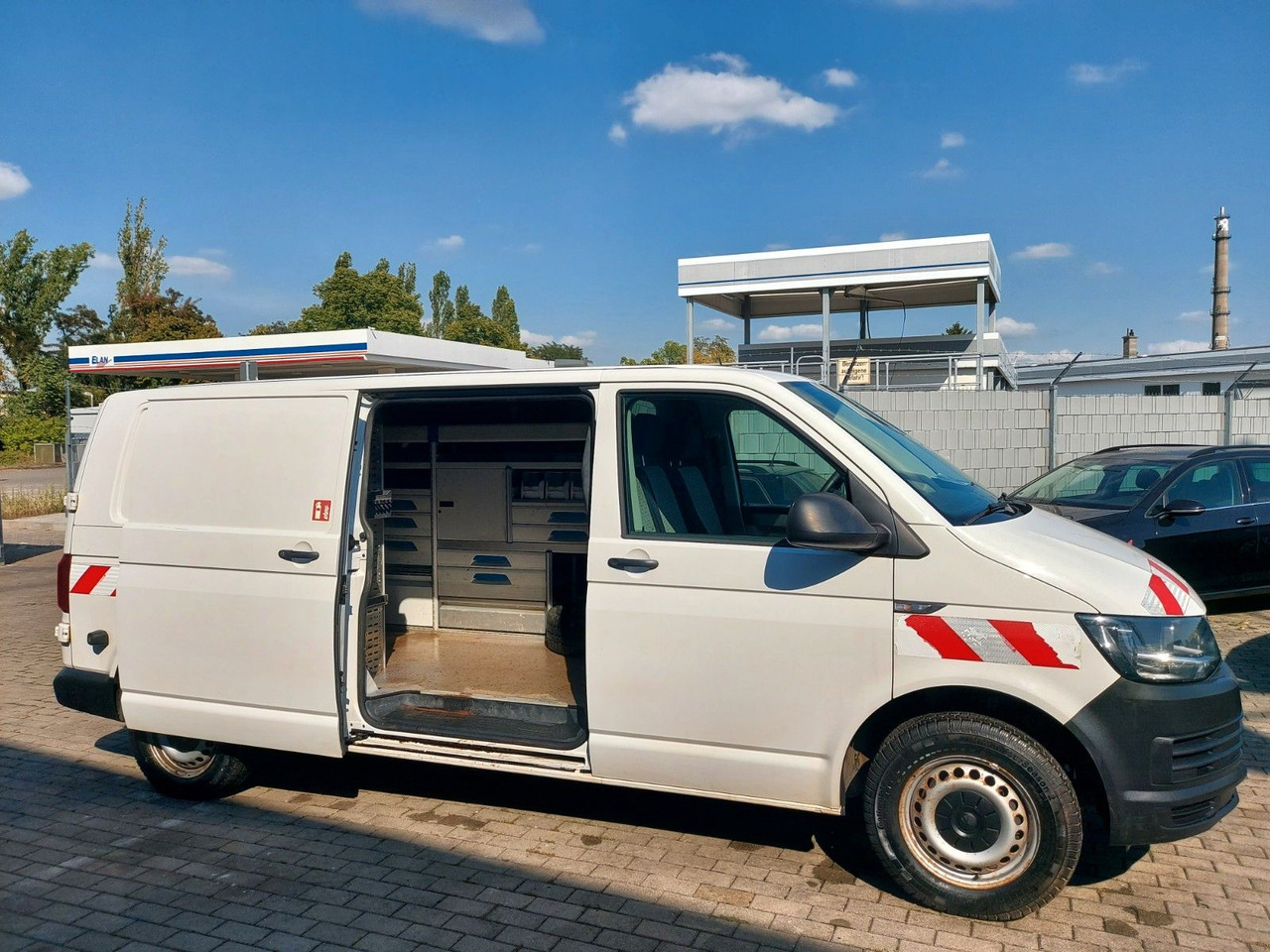 Volkswagen T6 Transporter Kasten Kombi lang Motorschaden - Transport de personnes: photos 1 Volkswagen T6 Transporter Kasten Kombi lang Motorschaden - Transport de personnes: photos 1