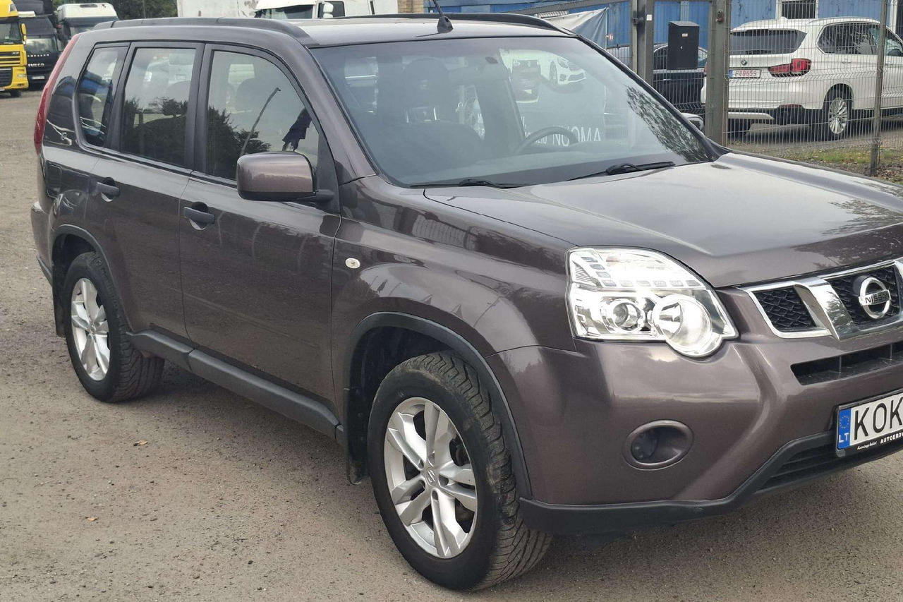 SUV Nissan X-Trail: photos 7