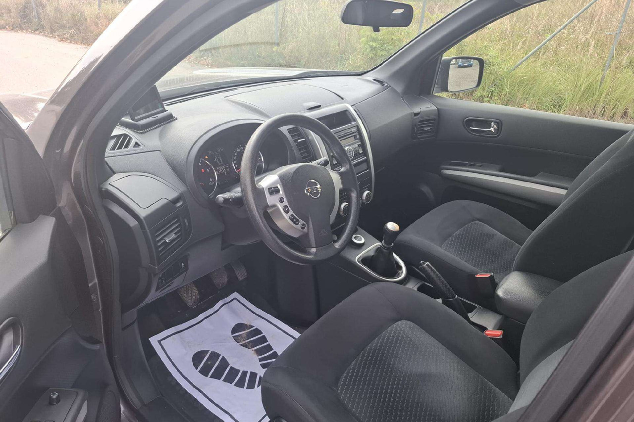 SUV Nissan X-Trail: photos 12
