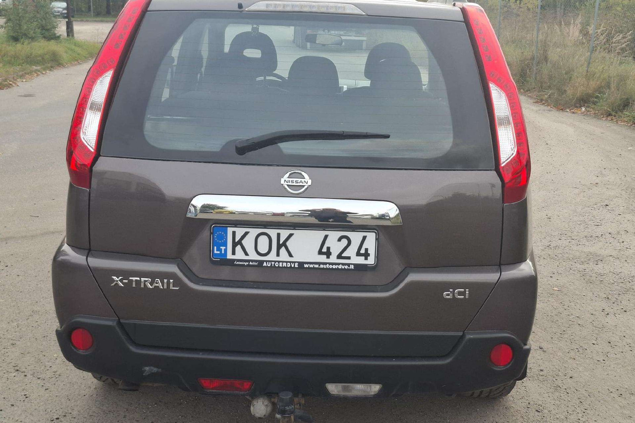 SUV Nissan X-Trail: photos 8