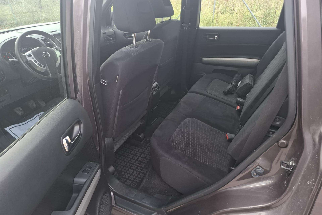 SUV Nissan X-Trail: photos 11