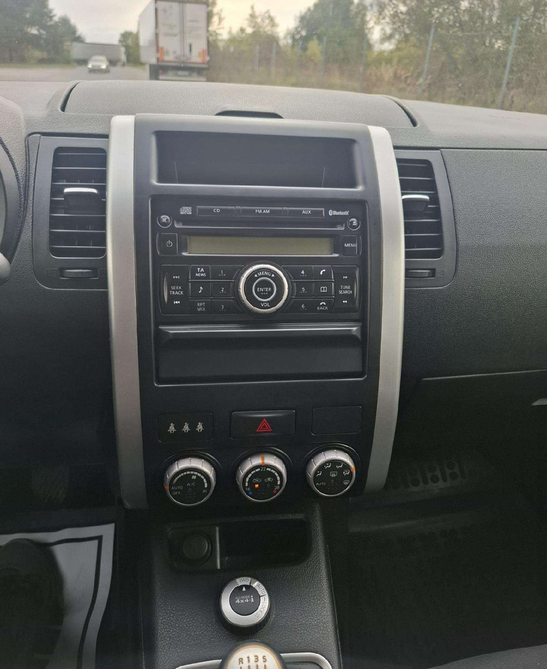 SUV Nissan X-Trail: photos 10